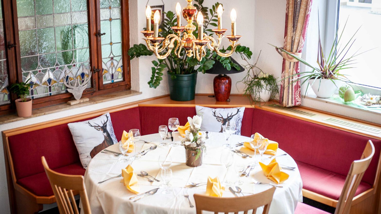 Restaurant     Hotel Restaurant  Zum Hirsch 